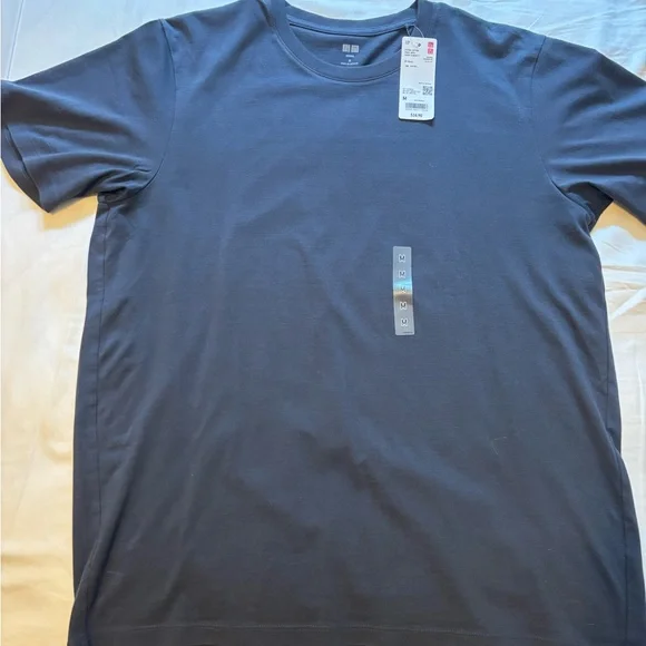 Bundle of 4 basic tees - Picture 4 of 9